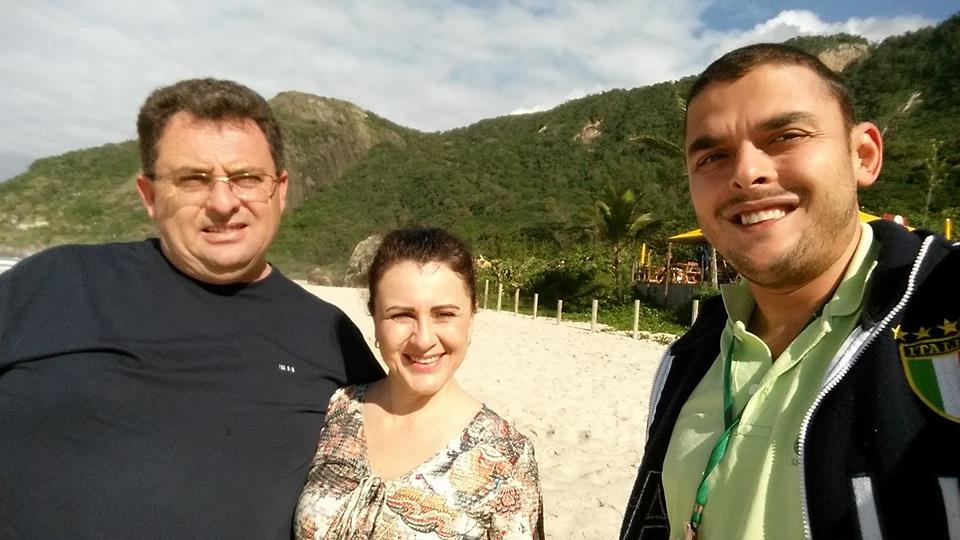 Prainha Grumari day tour group with local guide enjoying pristine coastal scenery in Rio de Janeiro