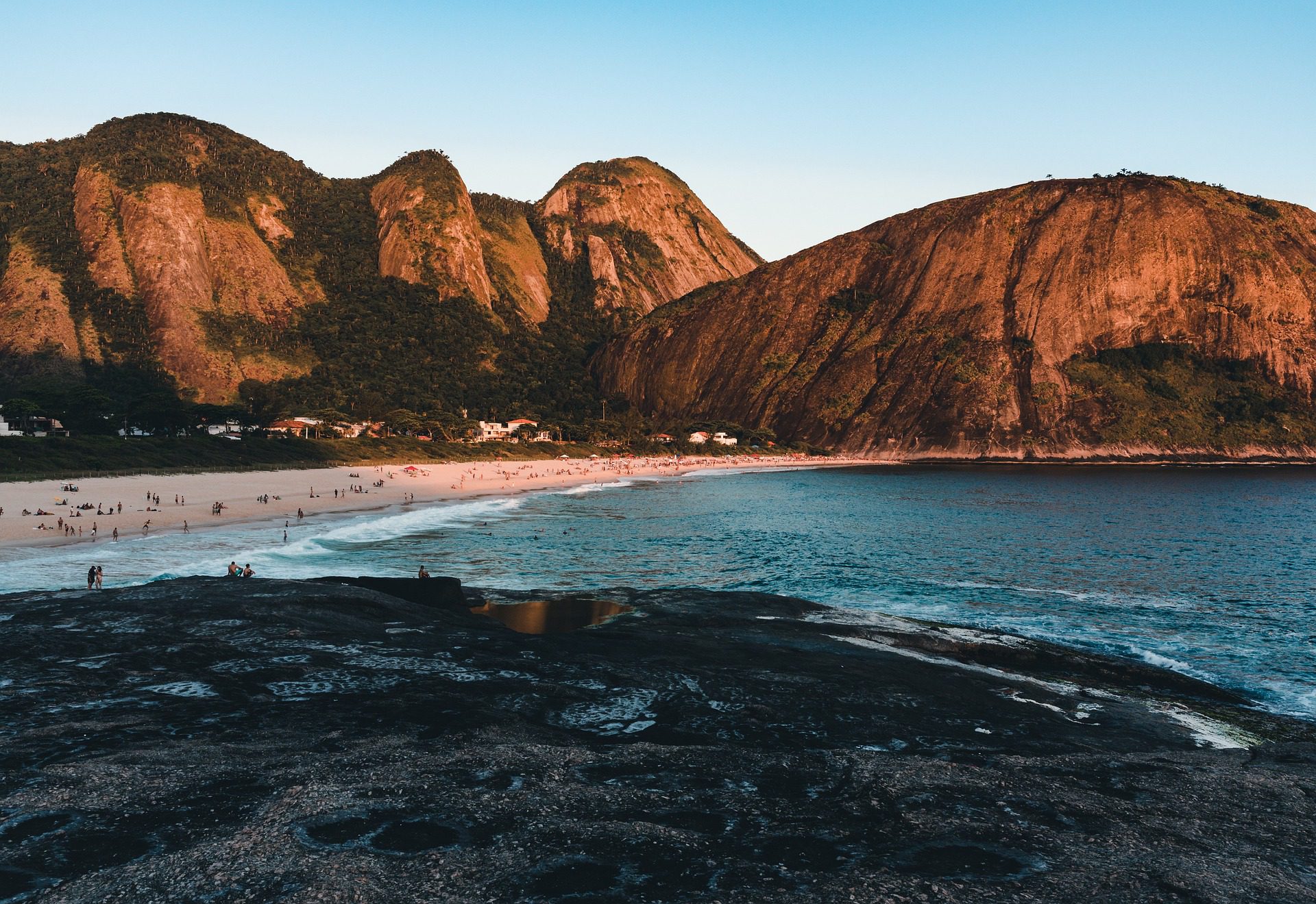 beaches niteroi travel guide