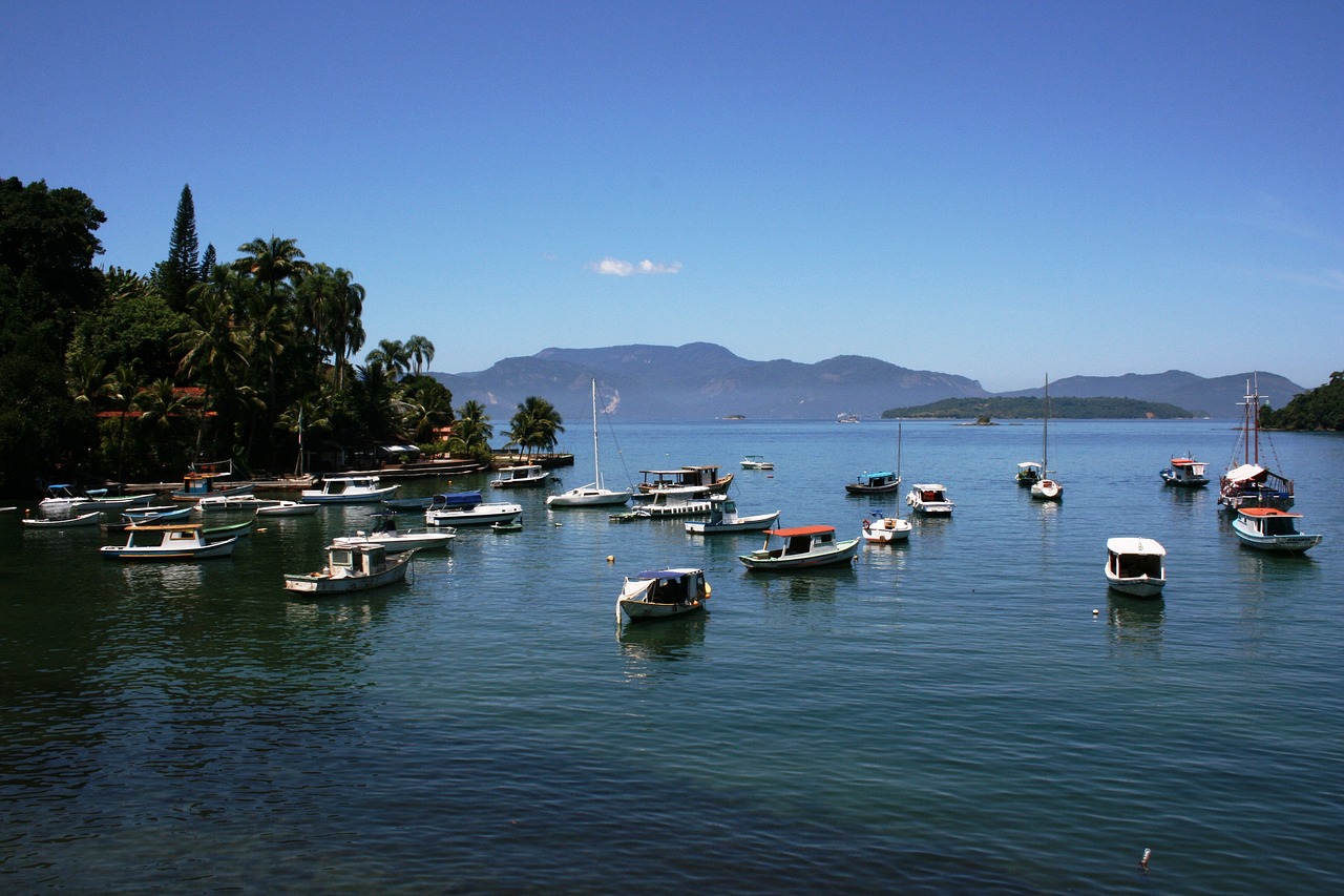 Boat tours Ilha Grande