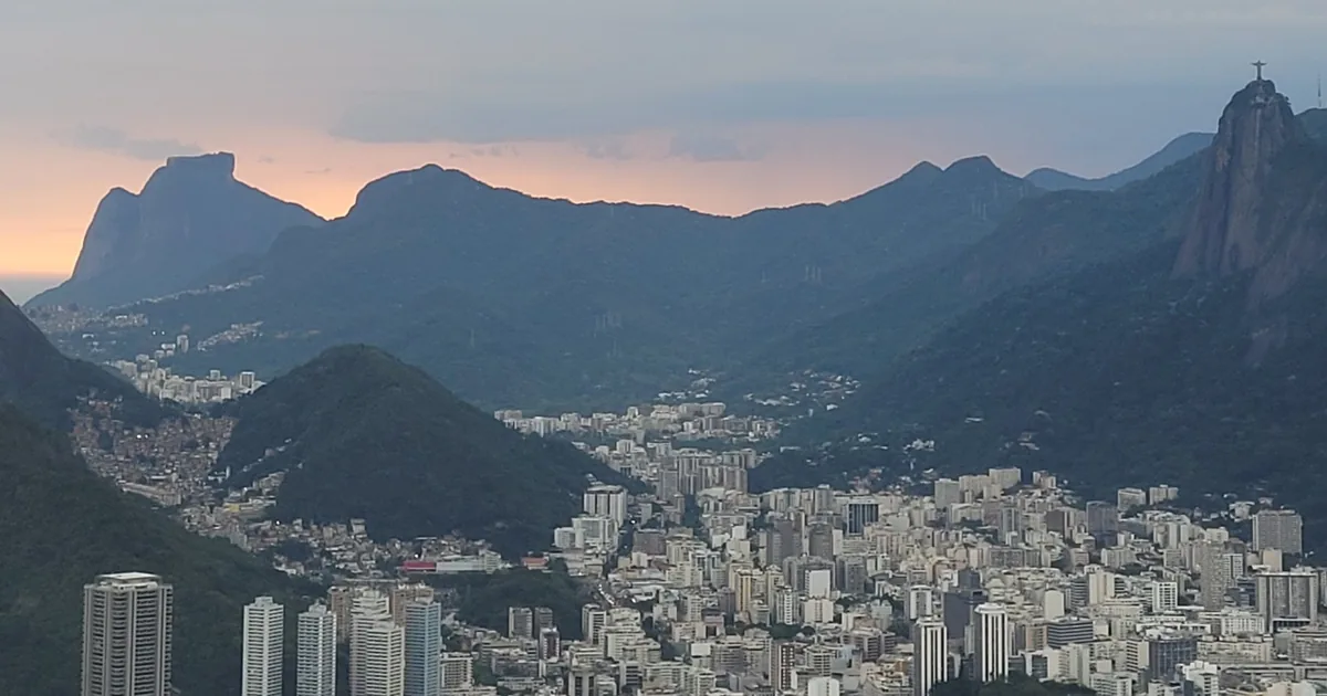 Rio de Janeiro travel trends 2026: sunset over Pedra da Gávea, Corcovado and Botafogo seen from Sugarloaf Mountain